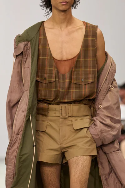 Look 60
